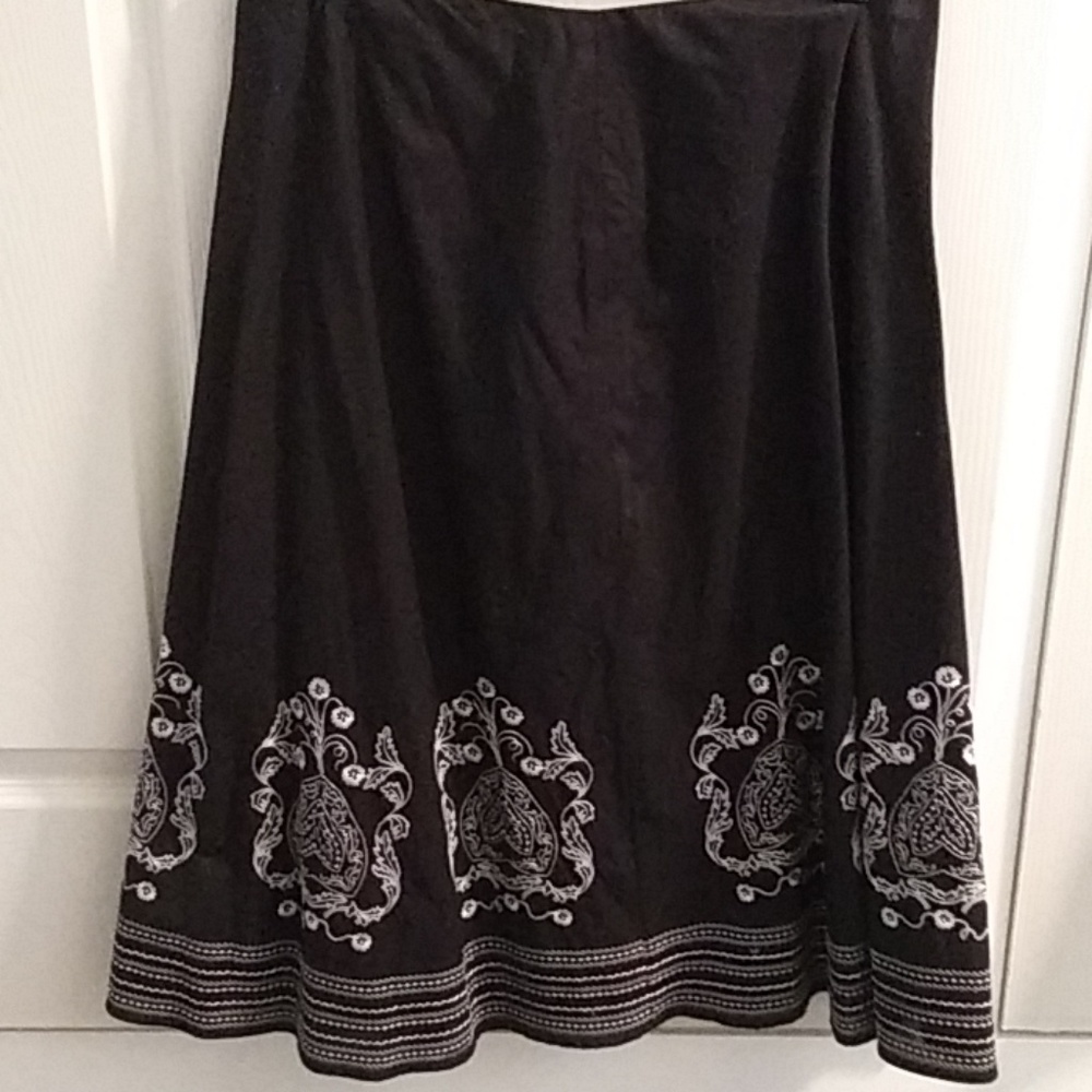 Embroidered skirt